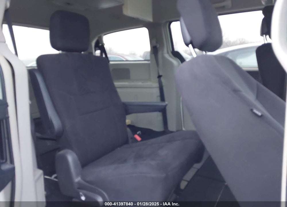2011 DODGE GRAND CARAVAN CREW VIN: 2D4RN5DGXBR648017
