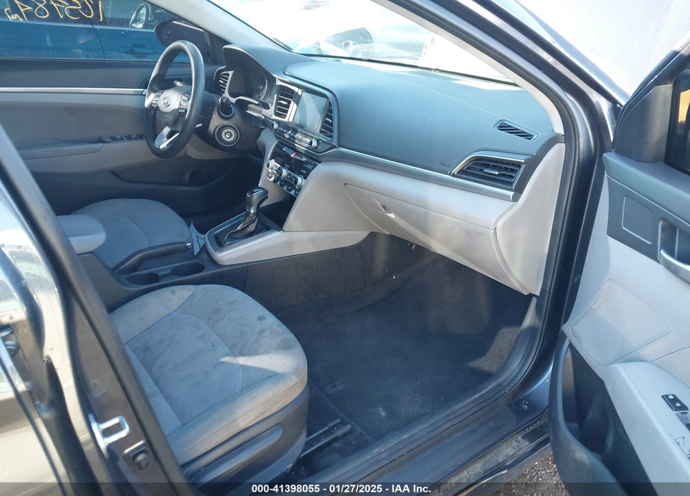 2020 HYUNDAI ELANTRA VIN: 5NPD84LF5LH555230