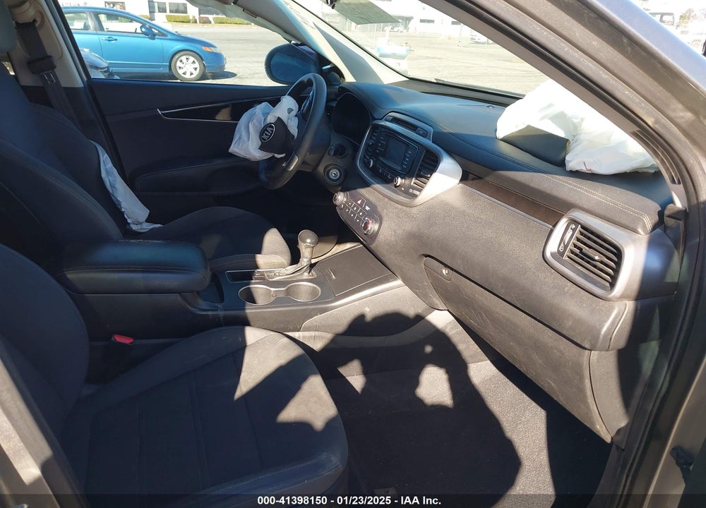 2017 KIA SORENTO 3.3L LX VIN: 5XYPGDA56HG291637