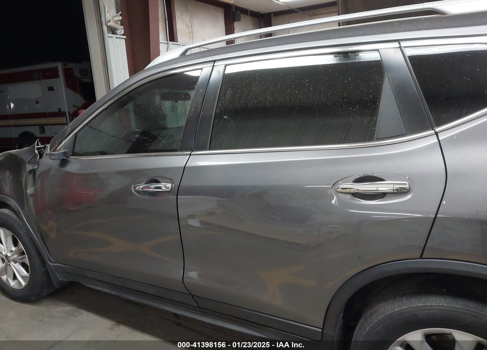 2018 NISSAN ROGUE S VIN: 5N1AT2MTXJC838673