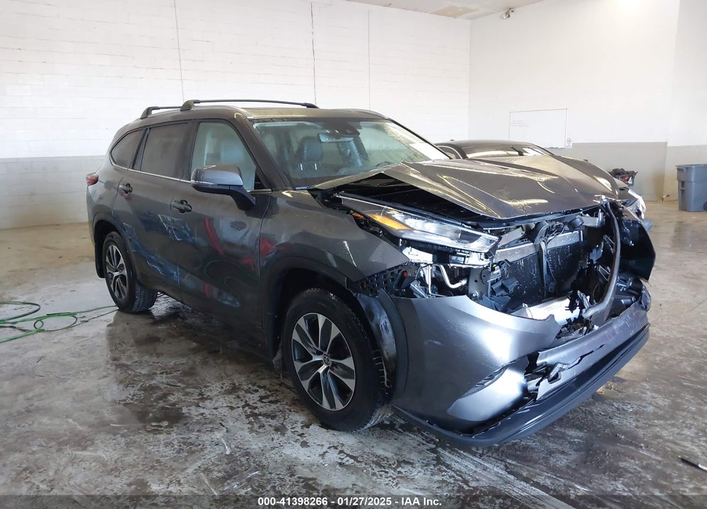 2020 TOYOTA HIGHLANDER XLE VIN: 5TDHZRBH8LS004783