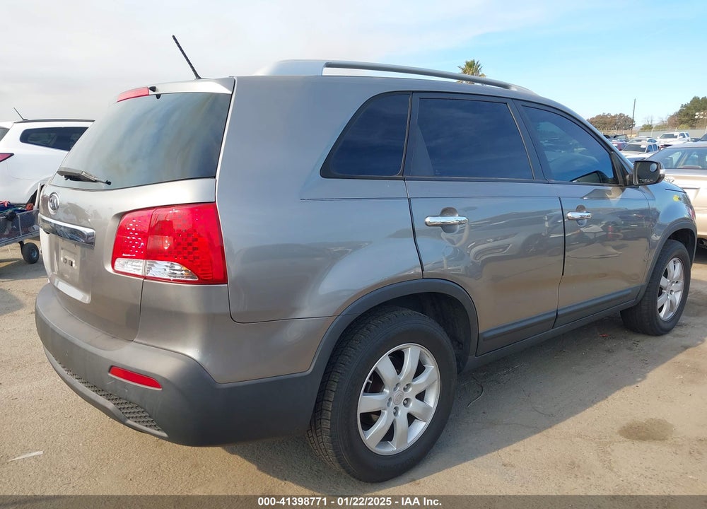 2011 KIA SORENTO LX VIN: 5XYKT3A10BG108642