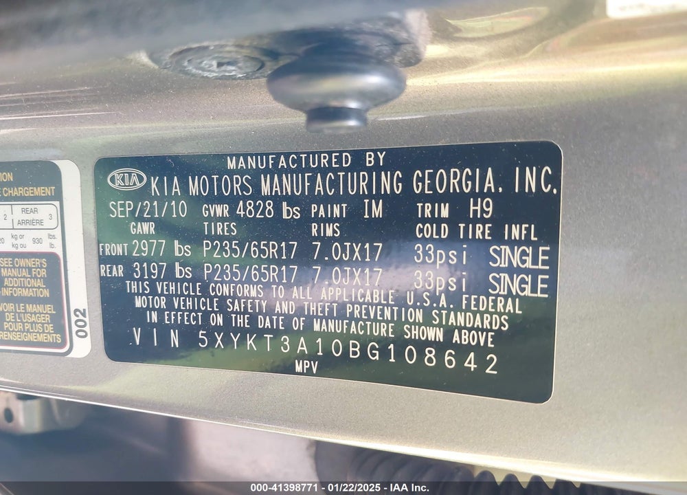 2011 KIA SORENTO LX VIN: 5XYKT3A10BG108642