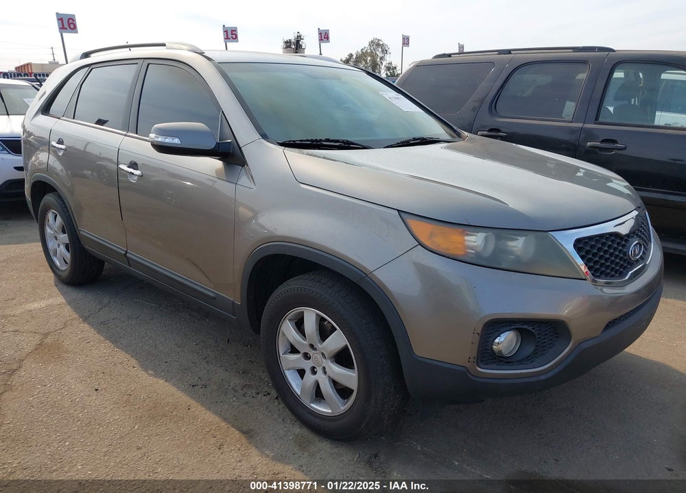 2011 KIA SORENTO LX VIN: 5XYKT3A10BG108642