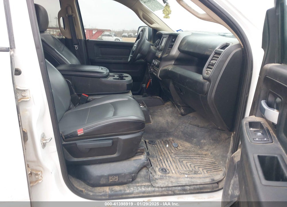 2019 RAM 2500 TRADESMAN 4X4 8' BOX VIN: 3C6UR5HJ3KG576883