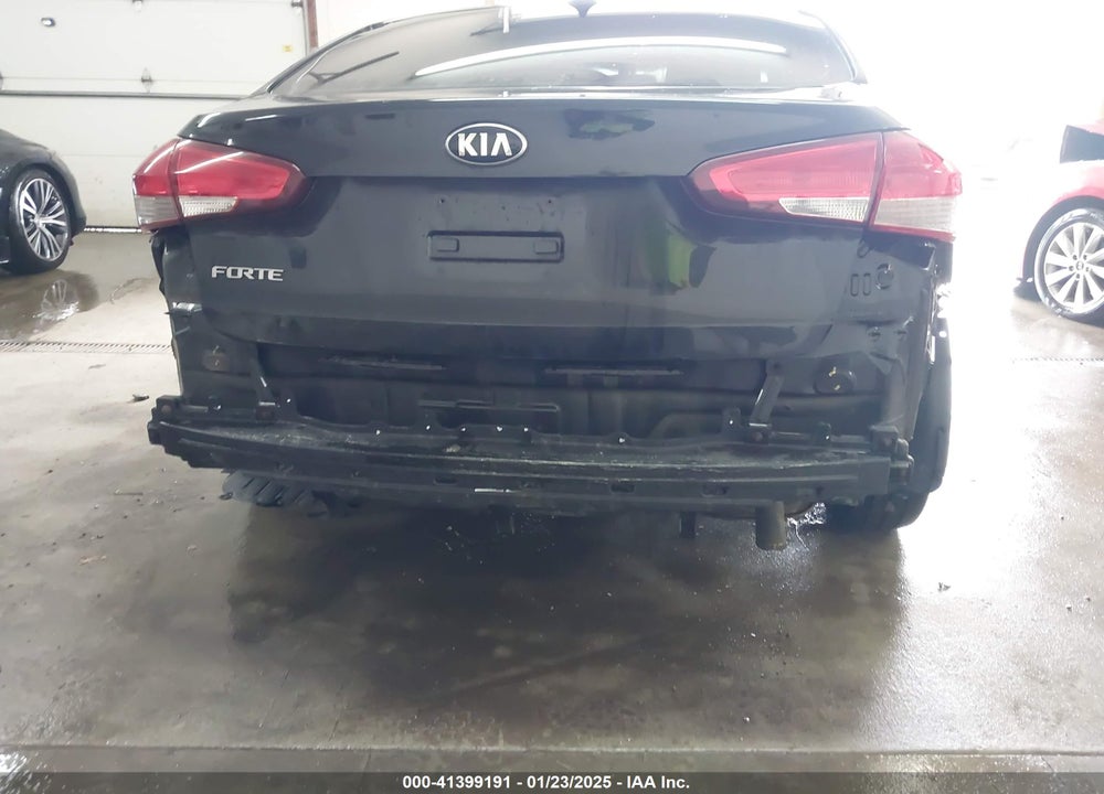2018 KIA FORTE LX VIN: 3KPFK4A75JE220718