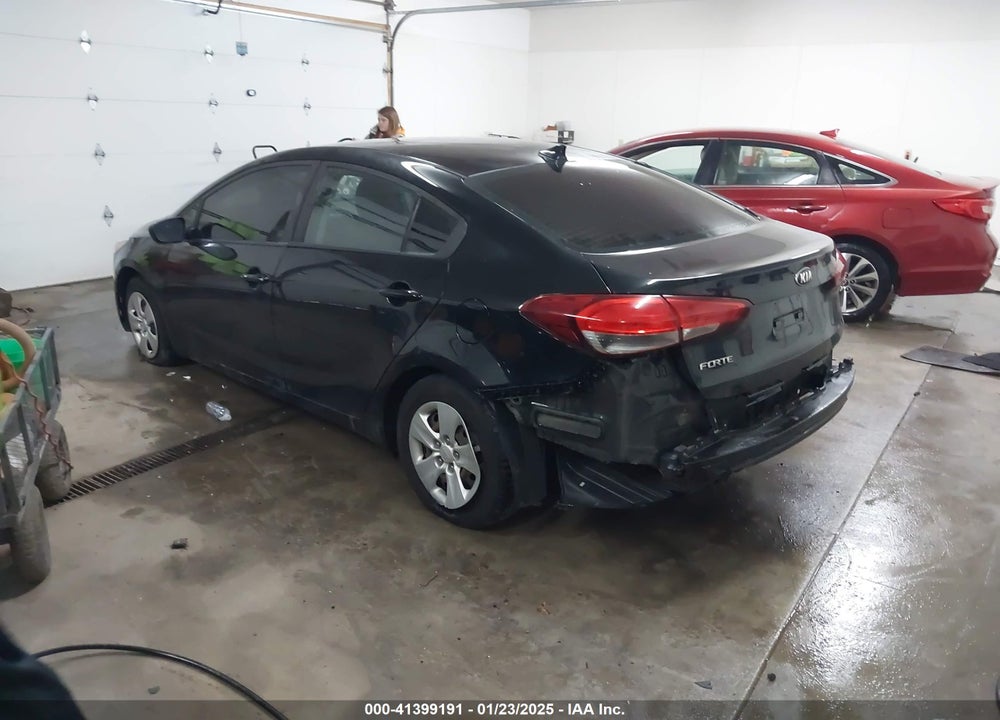 2018 KIA FORTE LX VIN: 3KPFK4A75JE220718