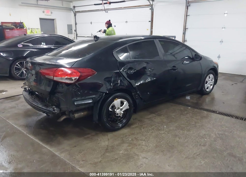 2018 KIA FORTE LX VIN: 3KPFK4A75JE220718