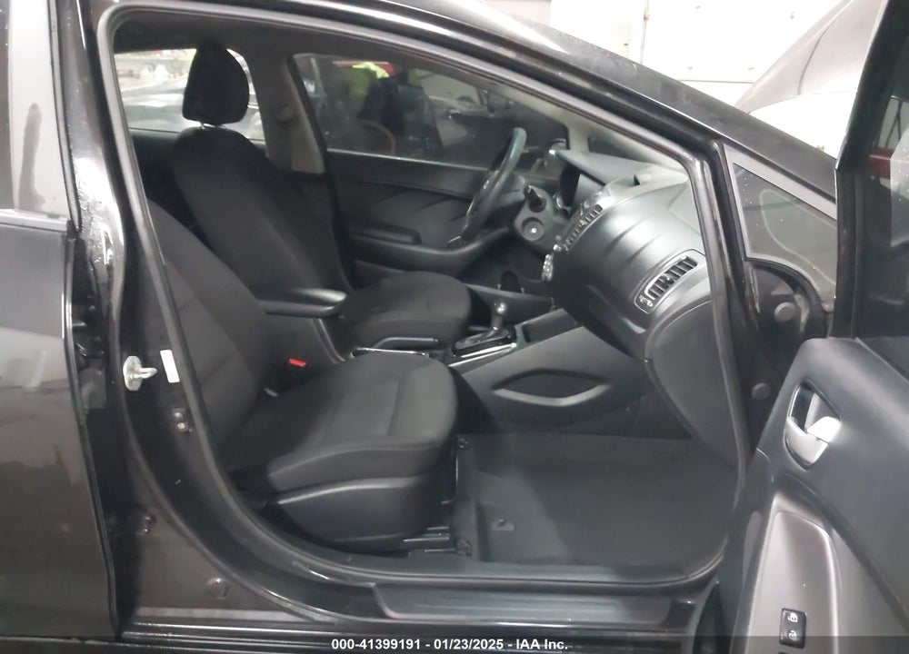 2018 KIA FORTE LX VIN: 3KPFK4A75JE220718