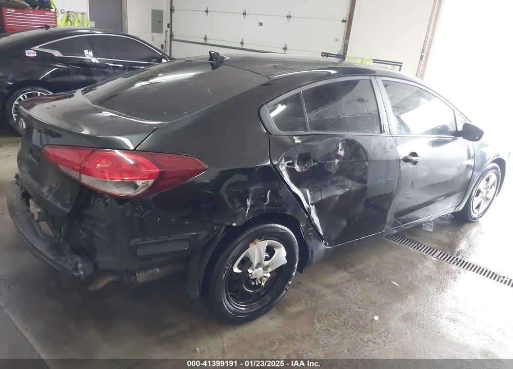 2018 KIA FORTE LX VIN: 3KPFK4A75JE220718