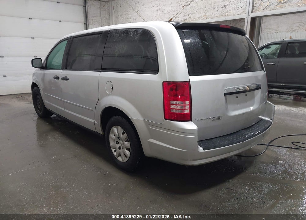 2008 CHRYSLER TOWN & COUNTRY LX VIN: 2A8HR44H48R618609