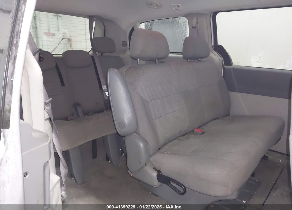 2008 CHRYSLER TOWN & COUNTRY LX VIN: 2A8HR44H48R618609
