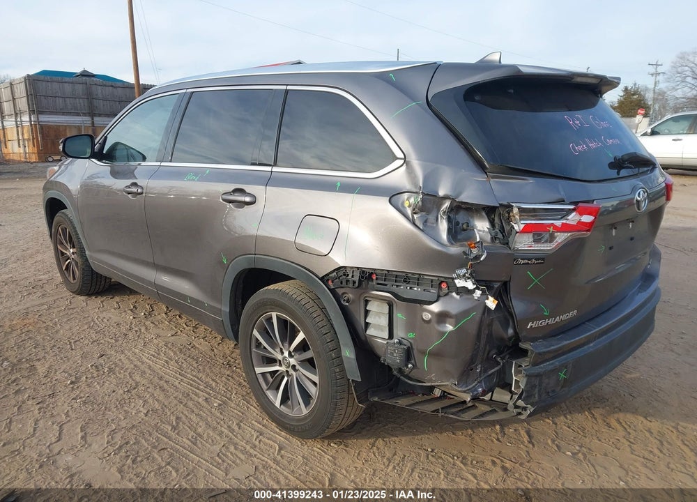 2018 TOYOTA HIGHLANDER XLE VIN: 5TDKZRFH9JS535150
