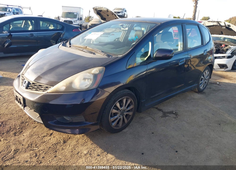 2013 HONDA FIT VIN: JHMGE8H54DC033584