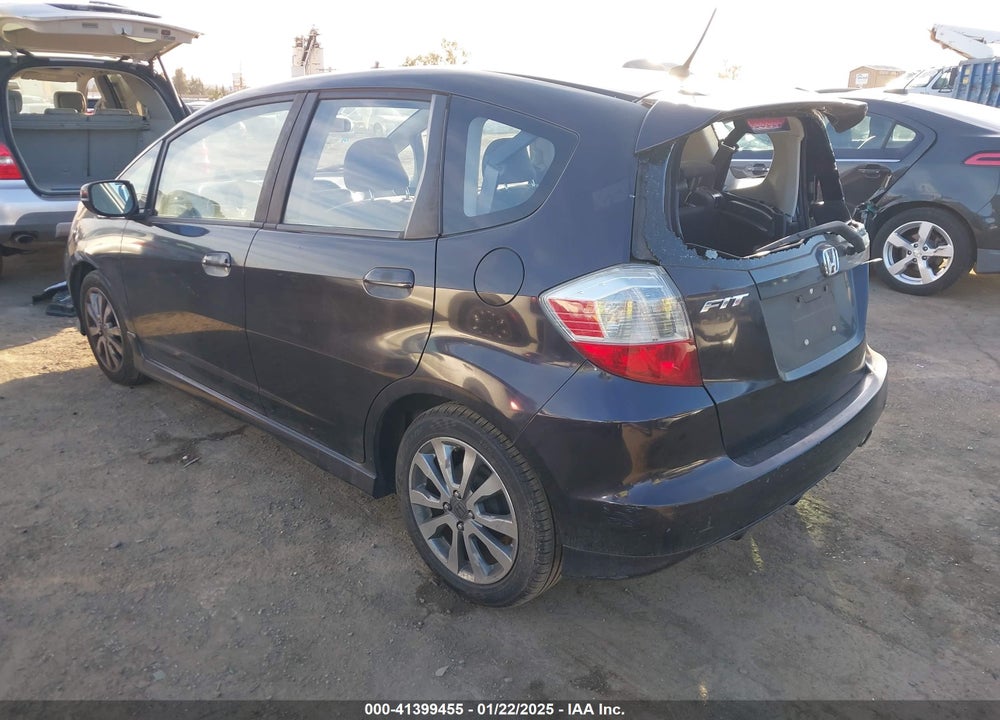 2013 HONDA FIT VIN: JHMGE8H54DC033584