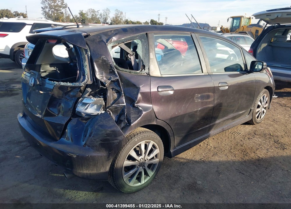 2013 HONDA FIT VIN: JHMGE8H54DC033584
