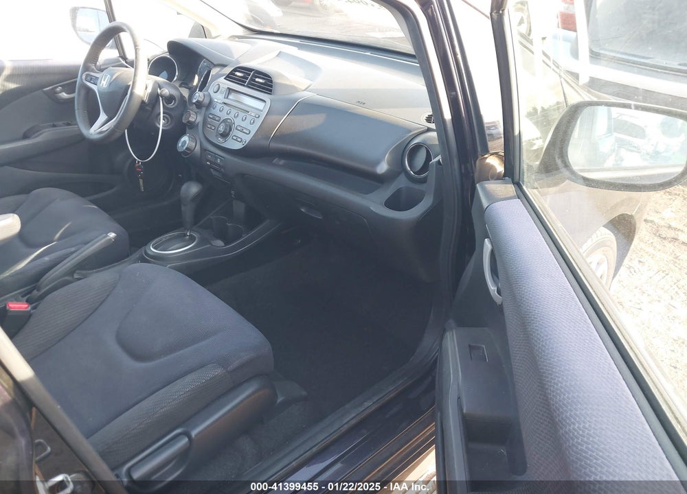 2013 HONDA FIT VIN: JHMGE8H54DC033584