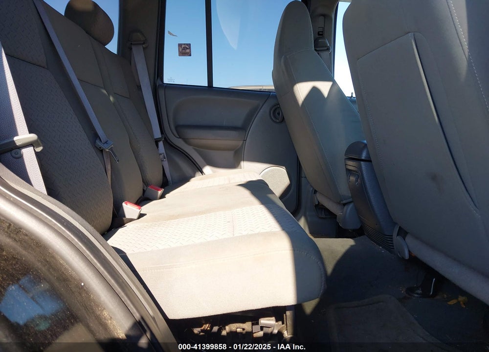 2005 JEEP LIBERTY RENEGADE VIN: 1J4GL38K75W552199