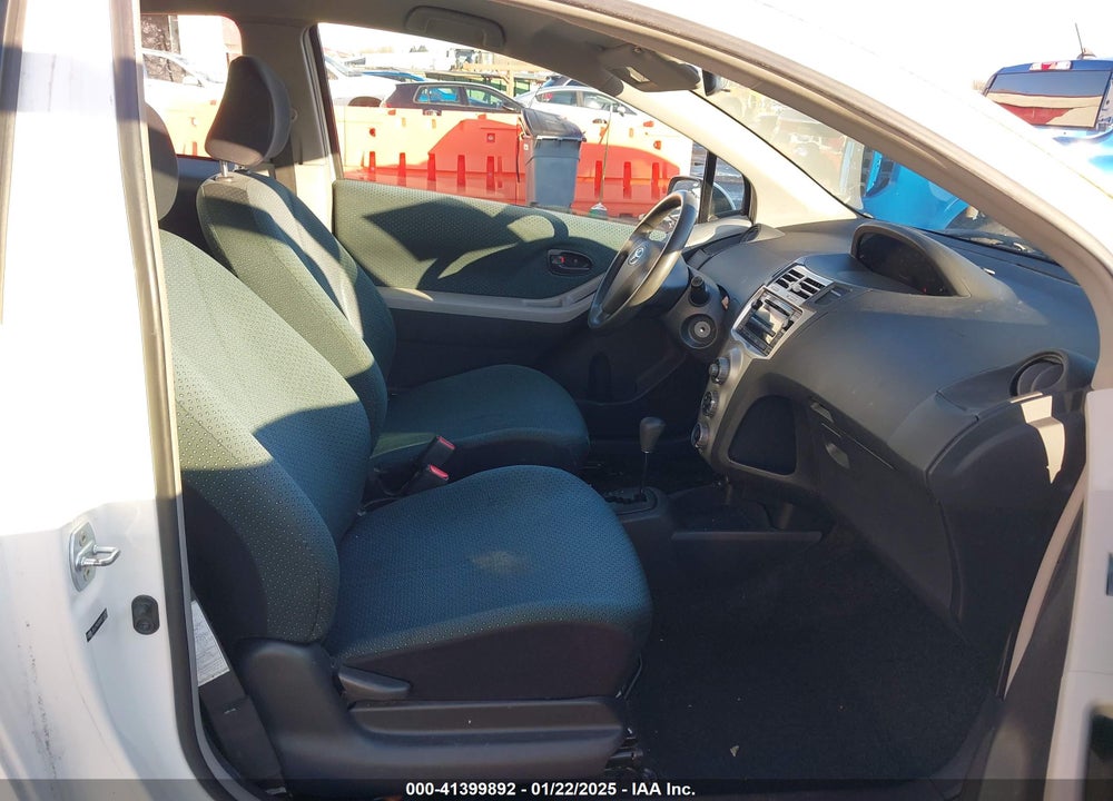 2008 TOYOTA YARIS VIN: JTDJT923085217635