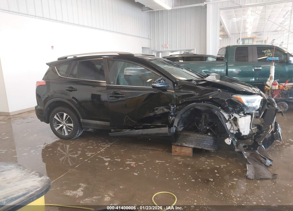 2018 TOYOTA RAV4 ADVENTURE/XLE VIN: 2T3WFREVXJW439060