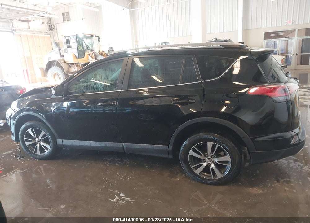 2018 TOYOTA RAV4 ADVENTURE/XLE VIN: 2T3WFREVXJW439060