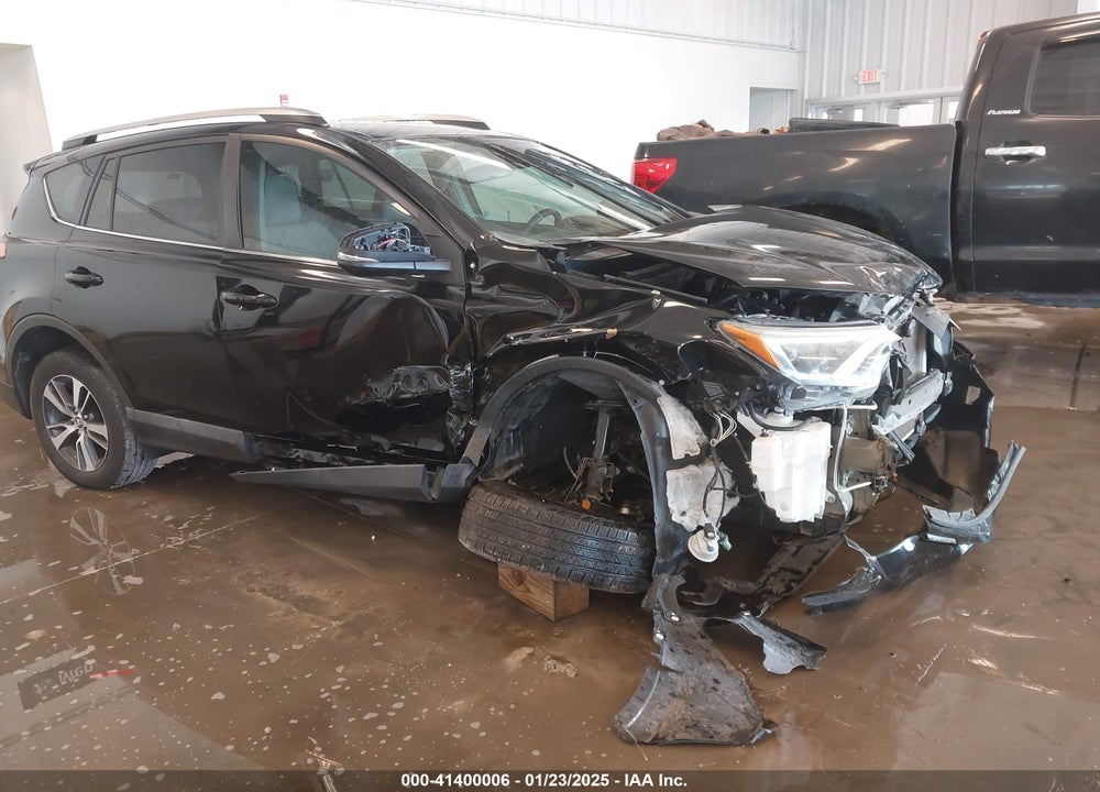 2018 TOYOTA RAV4 ADVENTURE/XLE VIN: 2T3WFREVXJW439060