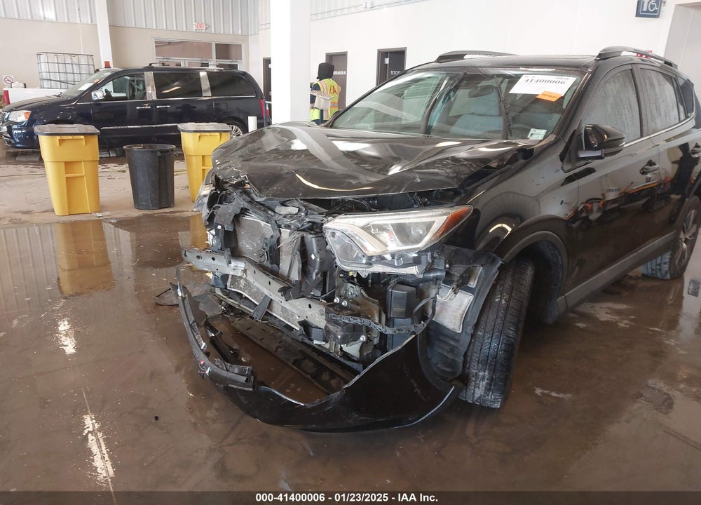 2018 TOYOTA RAV4 ADVENTURE/XLE VIN: 2T3WFREVXJW439060