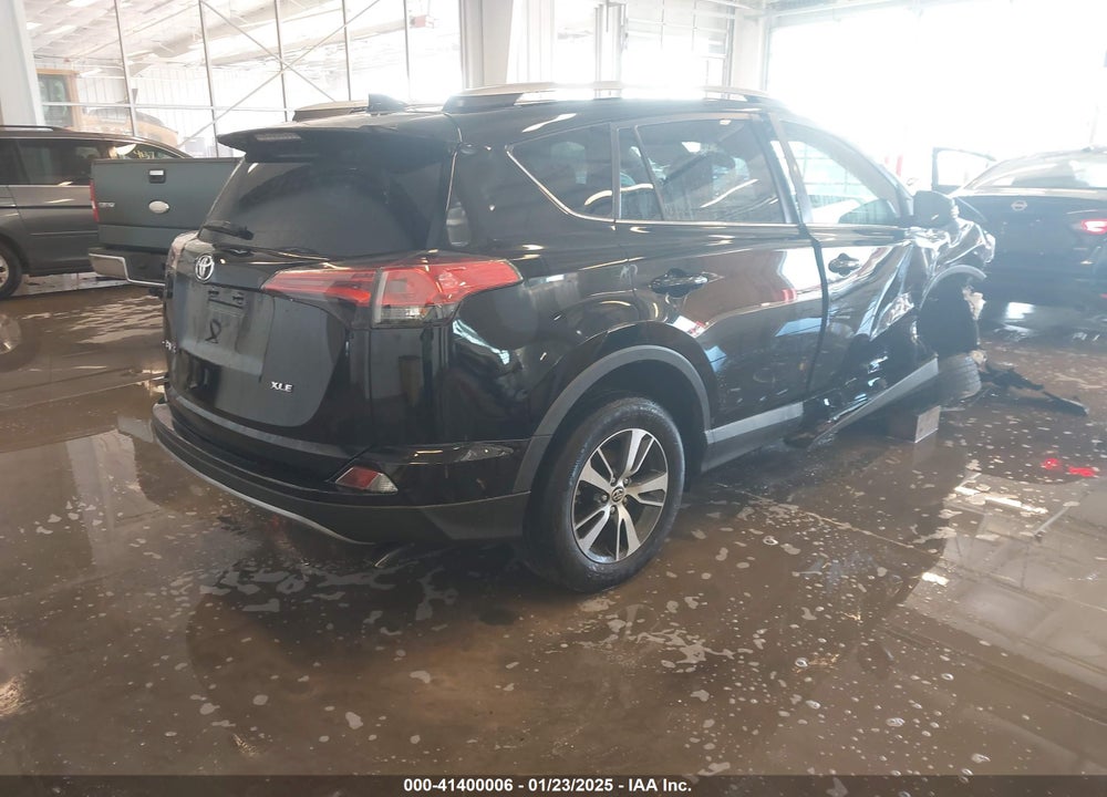 2018 TOYOTA RAV4 ADVENTURE/XLE VIN: 2T3WFREVXJW439060