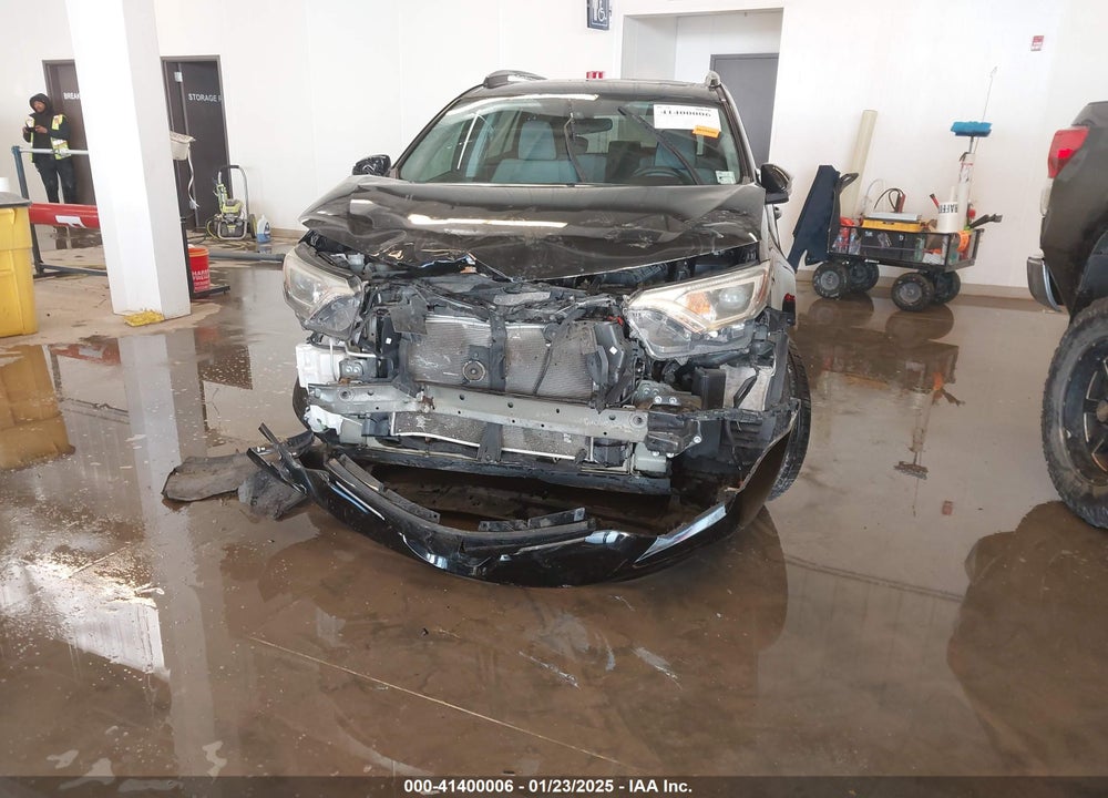 2018 TOYOTA RAV4 ADVENTURE/XLE VIN: 2T3WFREVXJW439060