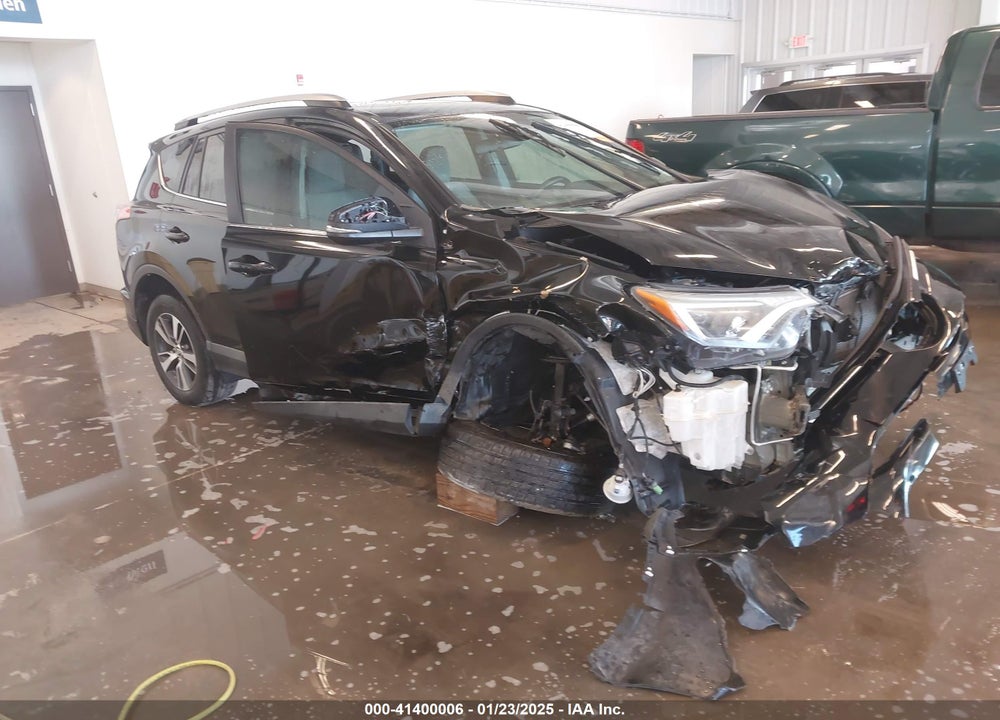 2018 TOYOTA RAV4 ADVENTURE/XLE VIN: 2T3WFREVXJW439060
