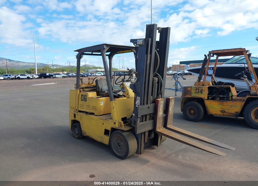 1900 CATERPILLAR FORKLIFT VIN: 0000000005KB05136