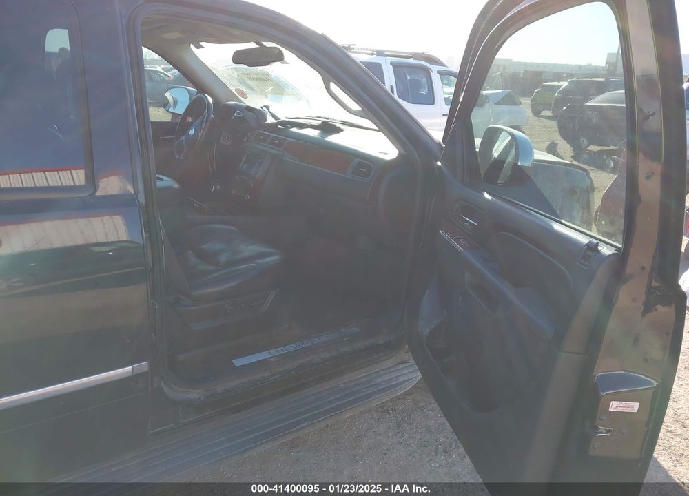 2011 CHEVROLET TAHOE LTZ VIN: 1GNSCCE02BR115571