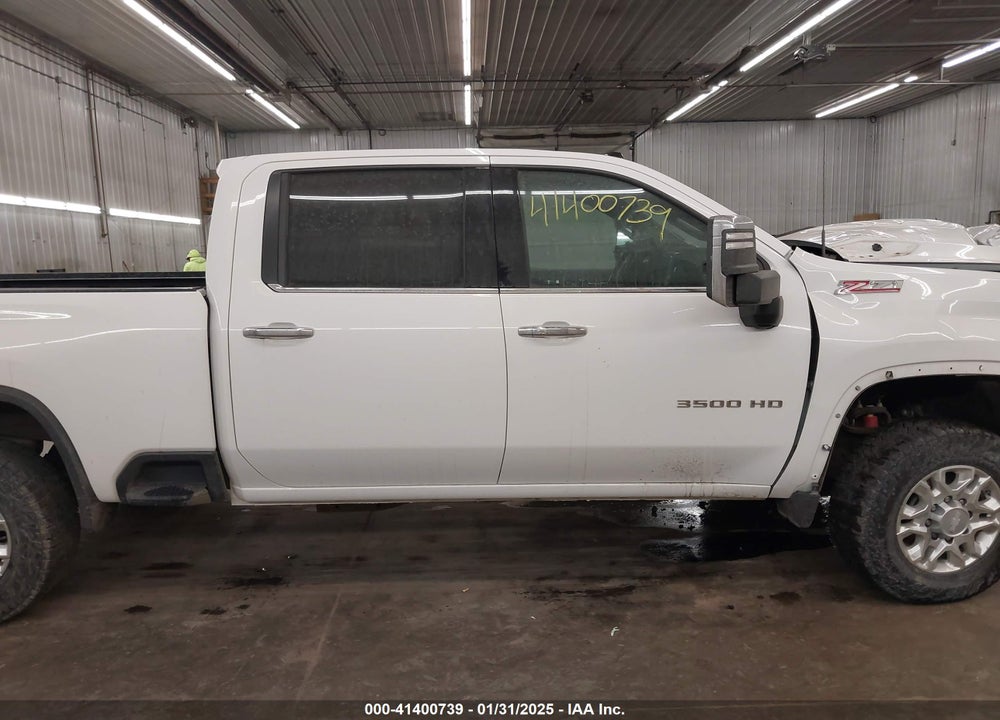 2022 CHEVROLET SILVERADO 3500HD 4WD  STANDARD BED LTZ VIN: 2GC4YUEY1N1231596
