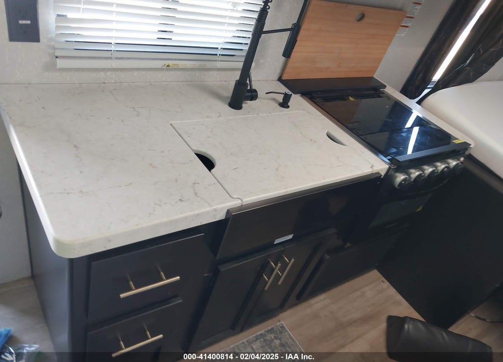 2022 FOREST RIVER GREY WOLF TRAVEL TRAILER VIN: 4X4TCKU25NK077500