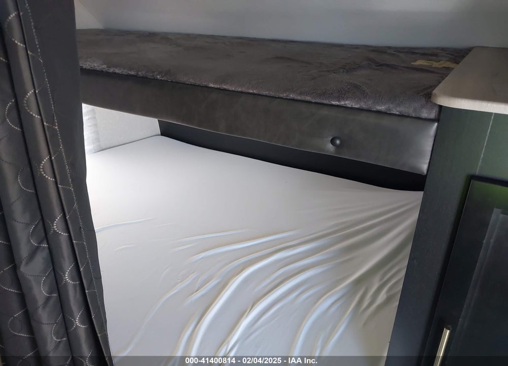 2022 FOREST RIVER GREY WOLF TRAVEL TRAILER VIN: 4X4TCKU25NK077500