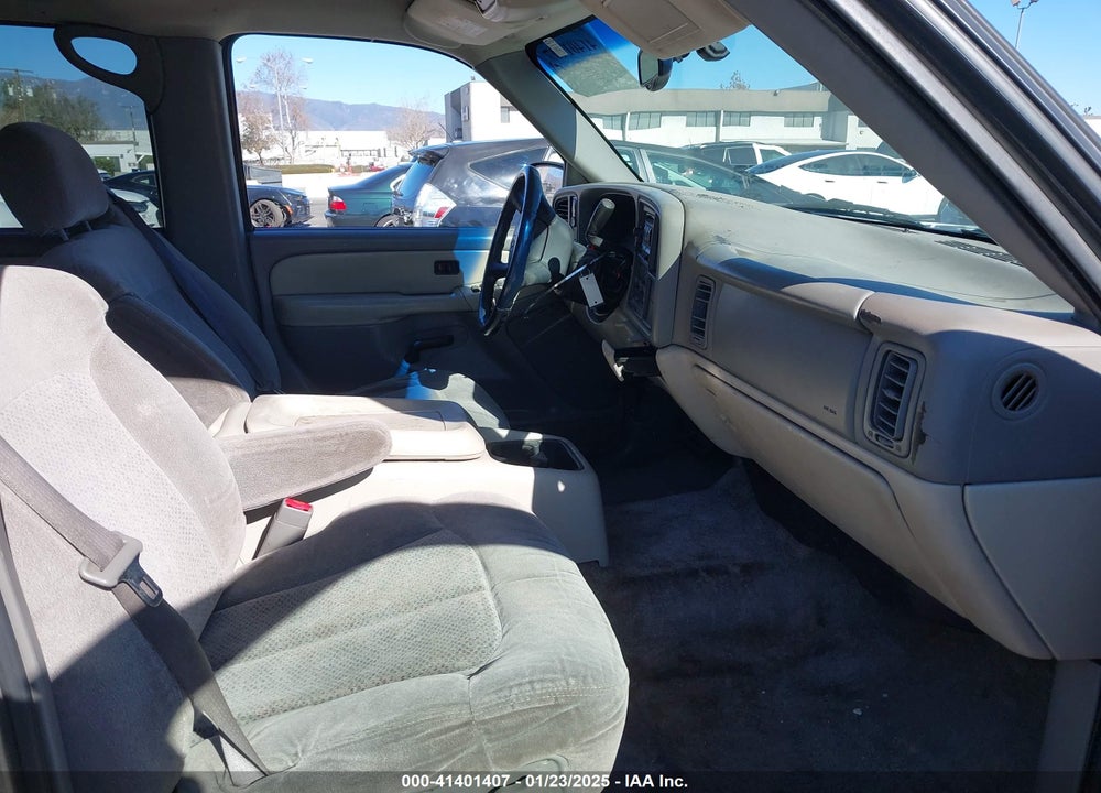 2002 CHEVROLET TAHOE LS VIN: 1GNEC13T42R235936
