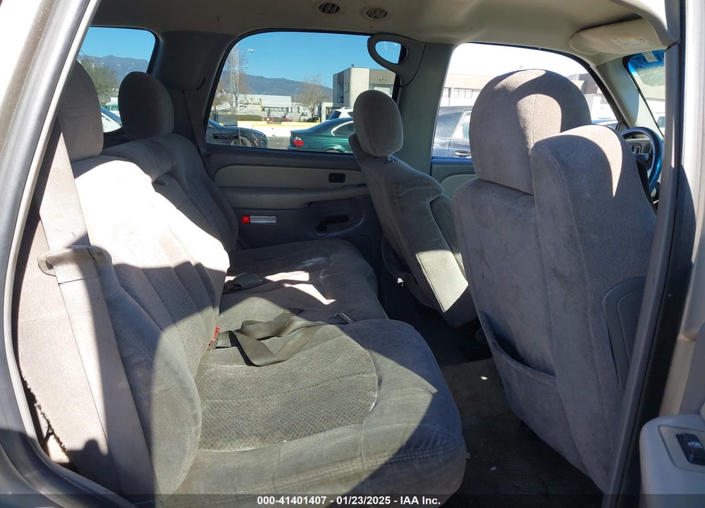 2002 CHEVROLET TAHOE LS VIN: 1GNEC13T42R235936