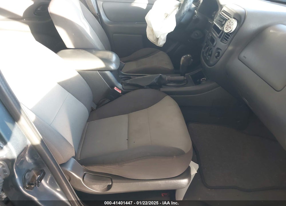 2005 FORD ESCAPE XLS VIN: 1FMYU02Z45KB24427