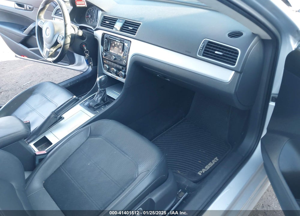 2012 VOLKSWAGEN PASSAT 2.5L SE VIN: 1VWBP7A36CC099090