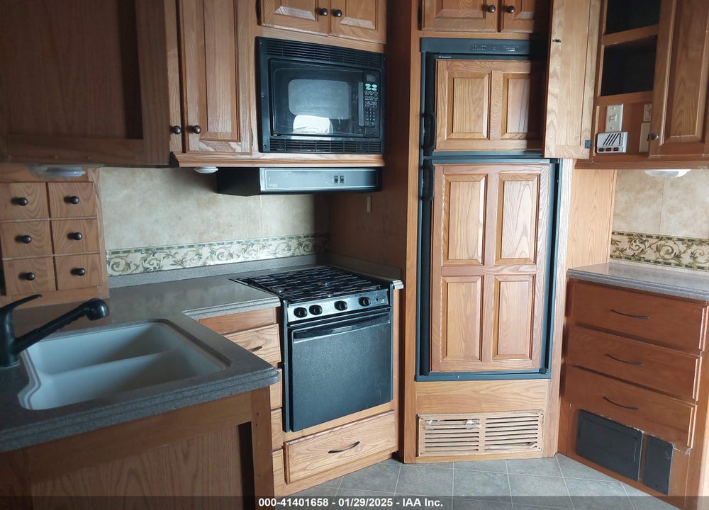 2008 HEARTLAND RV BIGHORN TRAVEL TRAILER VIN: 5SFGF33278E010953