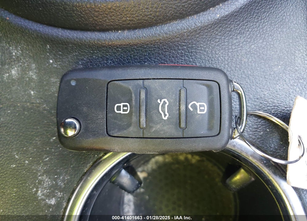 2012 VOLKSWAGEN BEETLE 2.5L VIN: 3VWJP7AT0CM630116