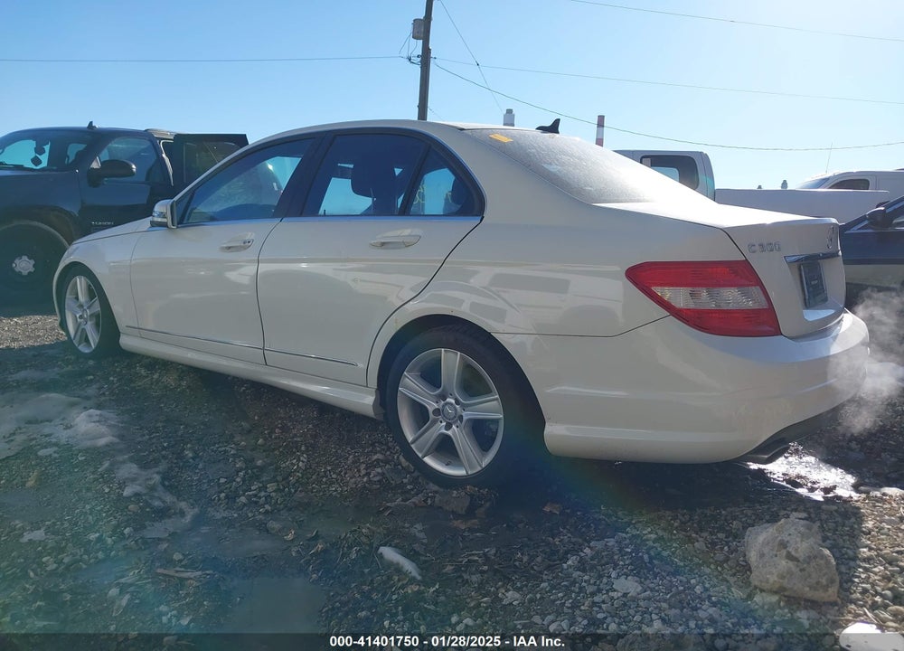 2010 MERCEDES-BENZ C VIN: WDDGF8BB2AR128141