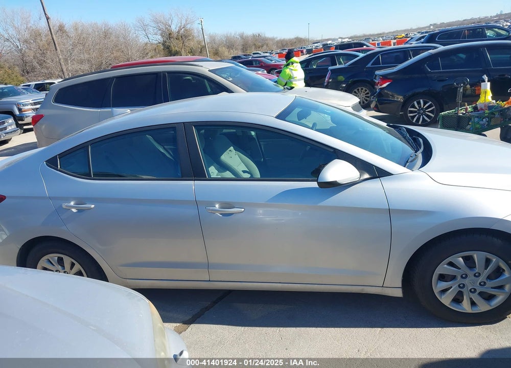 2017 HYUNDAI ELANTRA VIN: KMHD74LFXHU403276