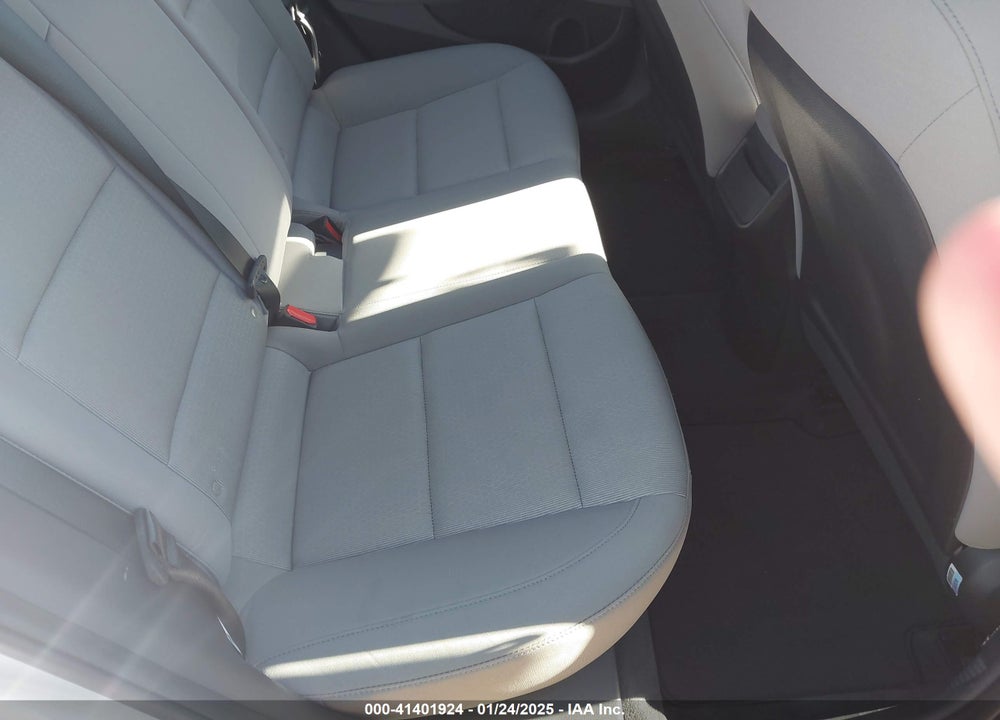 2017 HYUNDAI ELANTRA VIN: KMHD74LFXHU403276