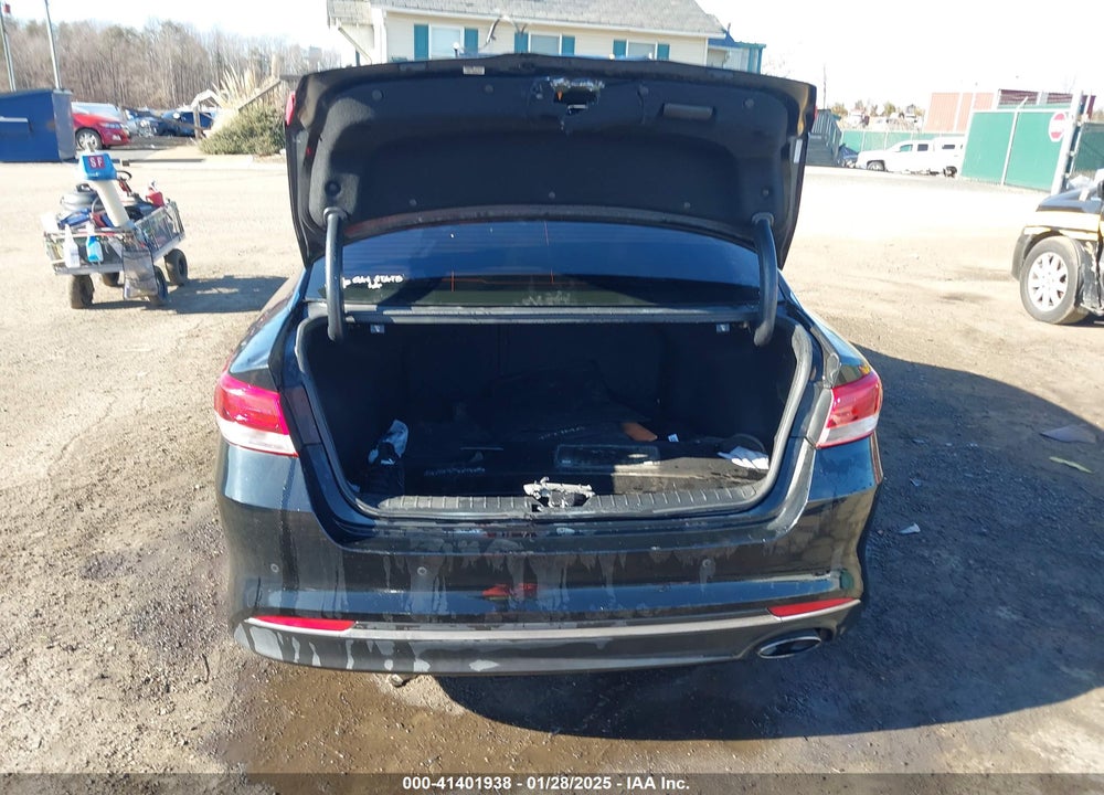 2018 KIA OPTIMA VIN: 5XXGT4L37JG249642
