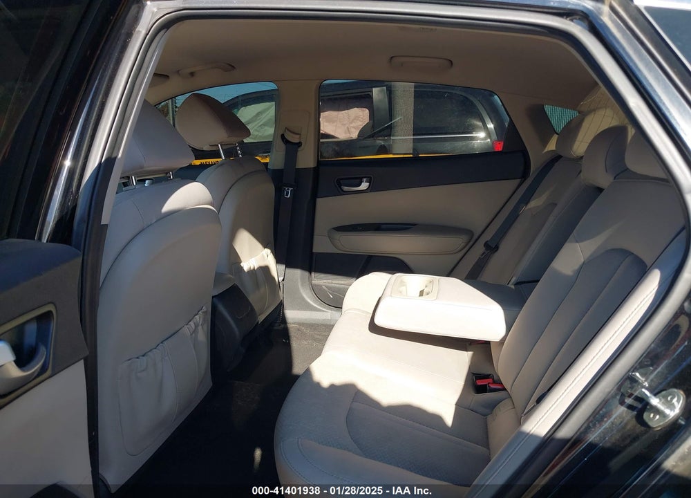 2018 KIA OPTIMA VIN: 5XXGT4L37JG249642