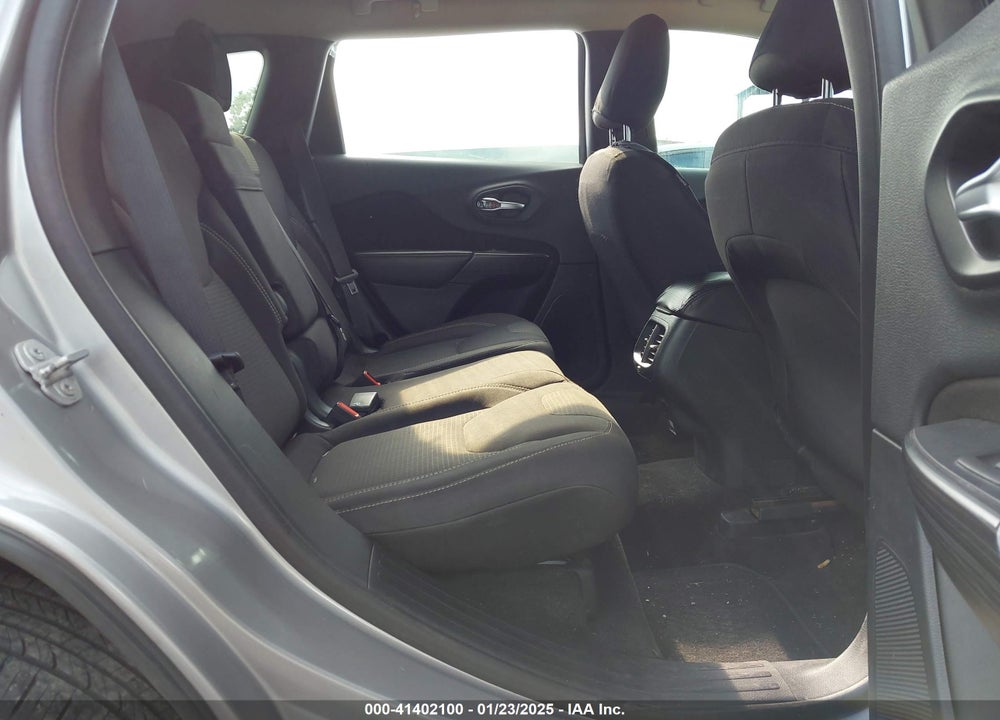 2015 JEEP CHEROKEE LATITUDE VIN: 1C4PJLCB1FW694407