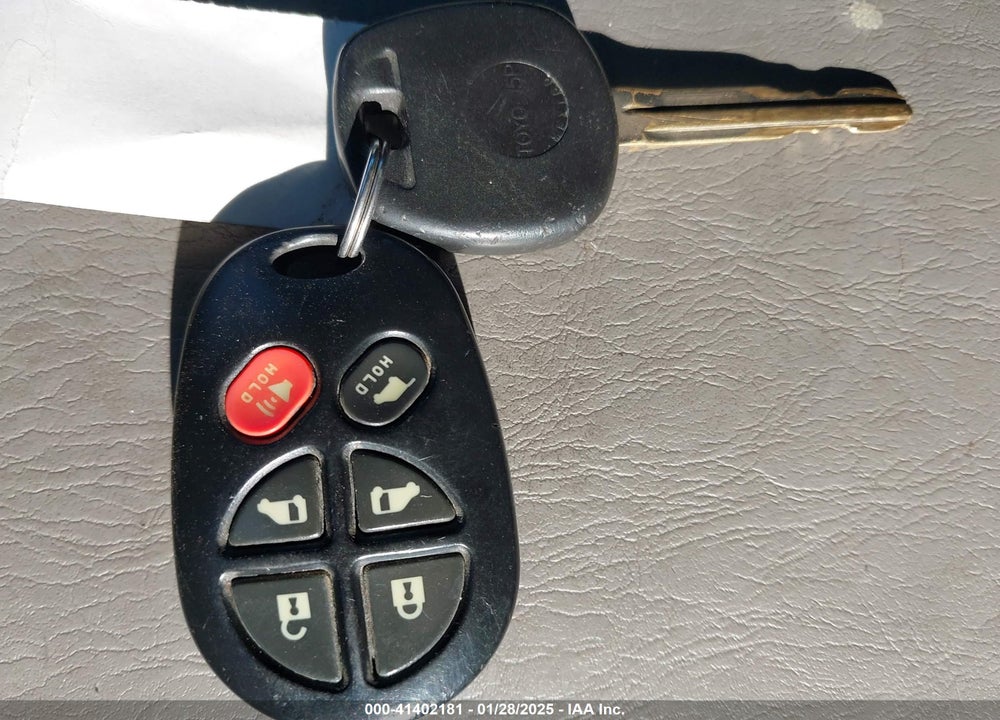 2008 TOYOTA SIENNA XLE VIN: 5TDZK22CX8S200560