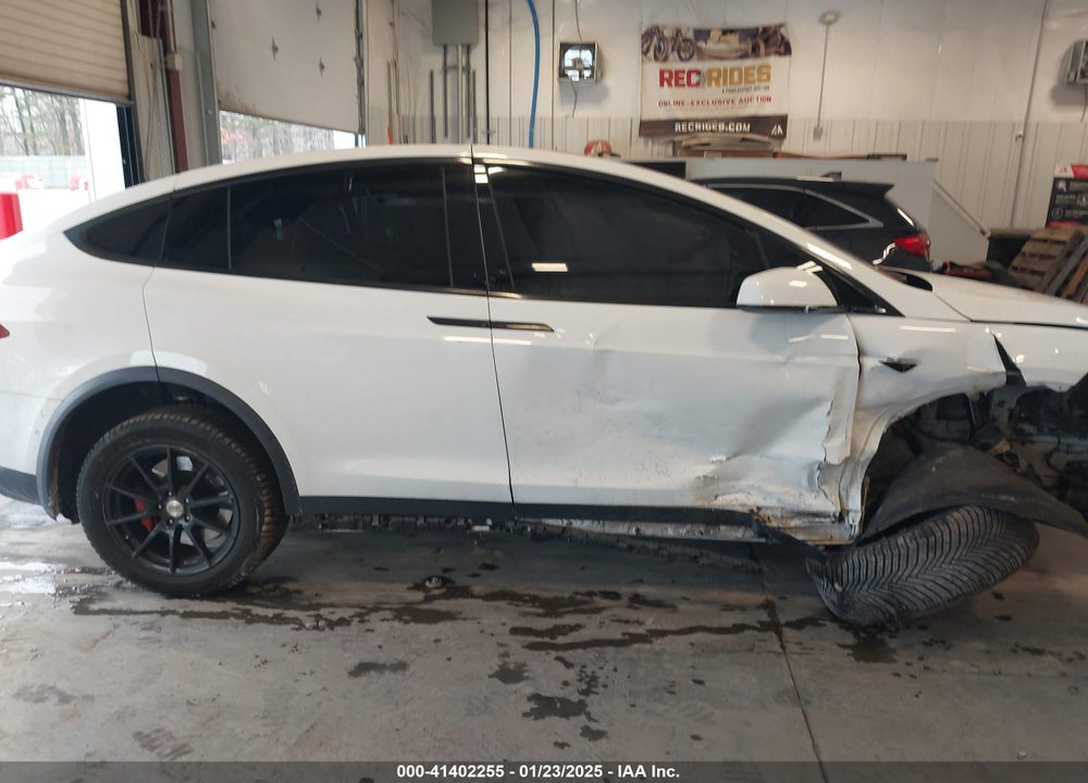 2016 TESLA MODEL X VIN: 5YJXCAE45GF003673