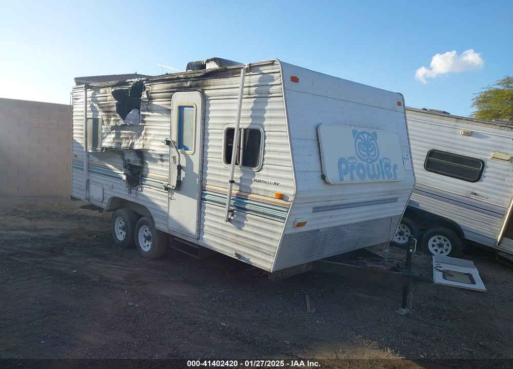 2002 FLEETWOOD ENTERPRISES VIN: 1EC120N2421586556